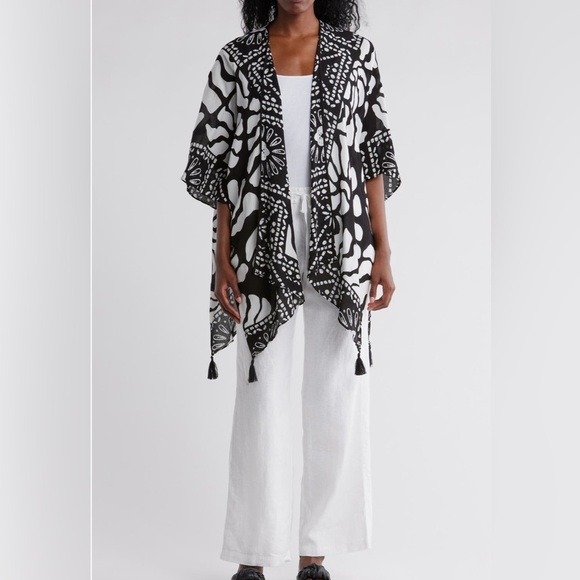 NEW! Vince Camuto Black and White Women's Wrap, Kimona, Ruana Style OSFM - Picture 2 of 16